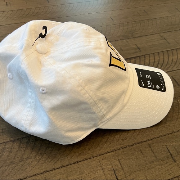 NWOT Nike White Vanderbilt Commodores Cap with Gold Logo - Picture 4 of 5